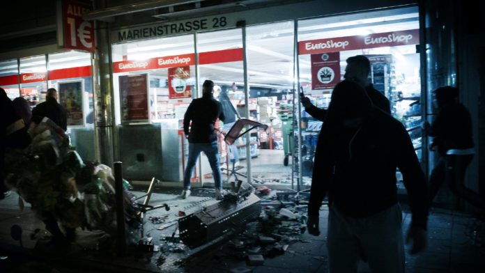 Drug Checks in German City Spark Riot; Storefronts Smashed,
Police Attacked 1