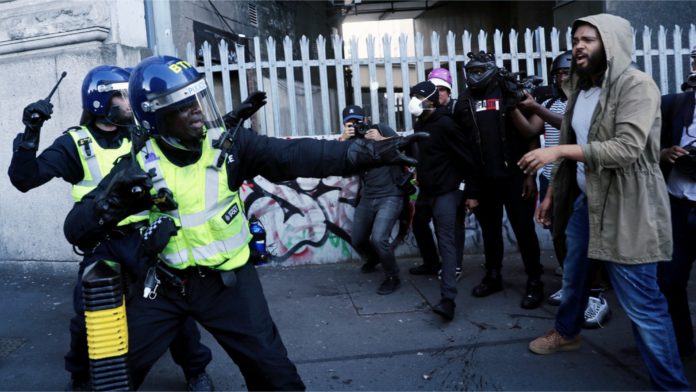 Illegal London Street Party Turns Violent, Rioters Smash
Police Cars; At Least 22 Cops Injured 1