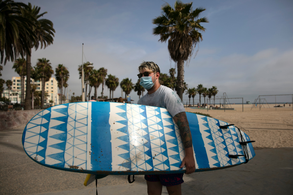 Photos: Scenes from the South and West where coronavirus
cases are on the rise 1