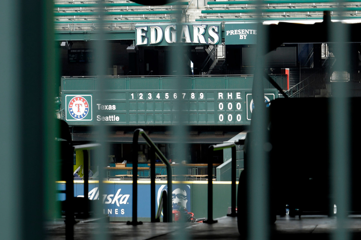 Baseball’s bickering looks silly as coronavirus news gets
worse 1