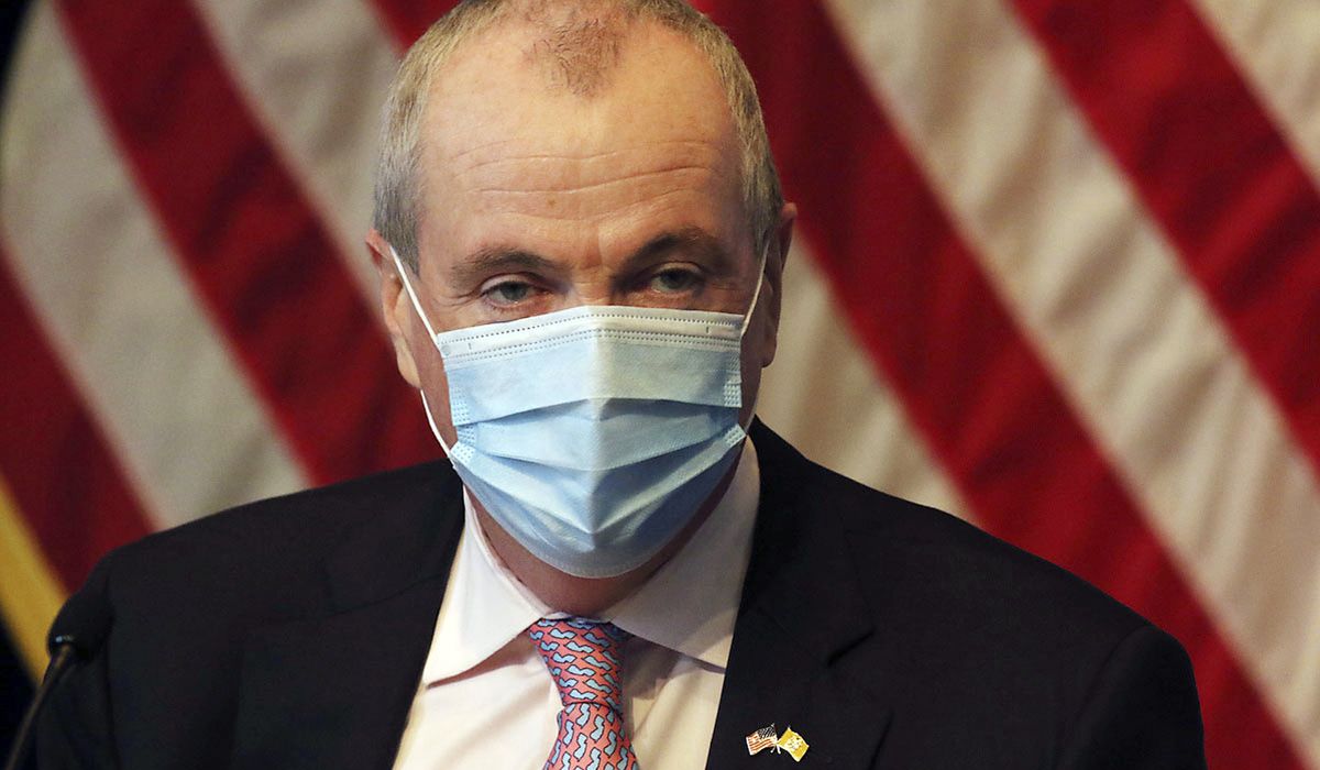 Governors roll back reopenings as coronavirus cases
explode 1