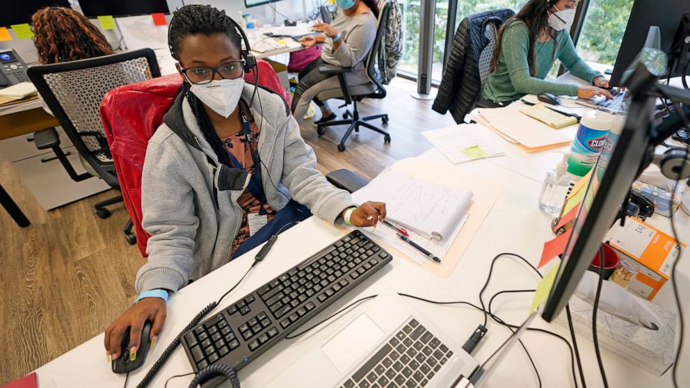 Tracking coronavirus cases proves difficult amid new
surge 1