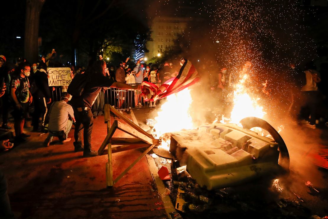 Antifa Rioters Break Into Portland Police Union and Set It
on Fire as Mayor Hamstrings Federal Troops 1