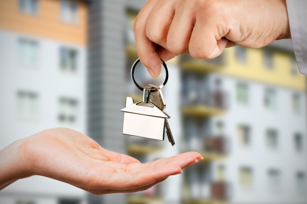Sponsored: ‘Drive-by’ open house traps neighbors in their
home during a pandemic; who can they contact to change
this? 1