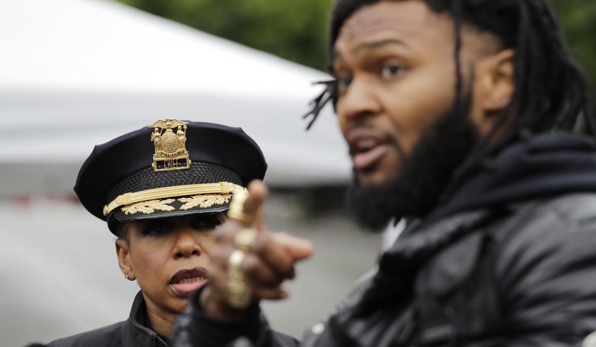 Police discussing returning to precinct shut in
protests 1