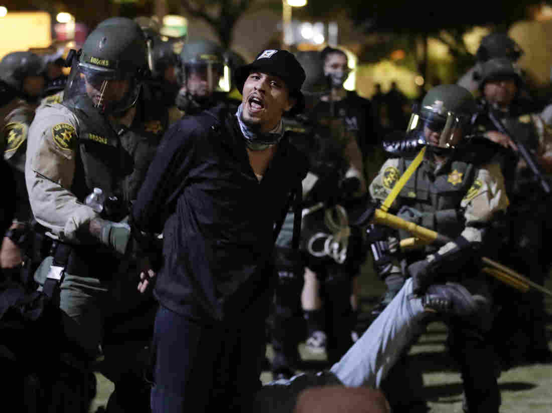 LA Protesters Arrested For Violating Curfew Won't Be
Charged 1