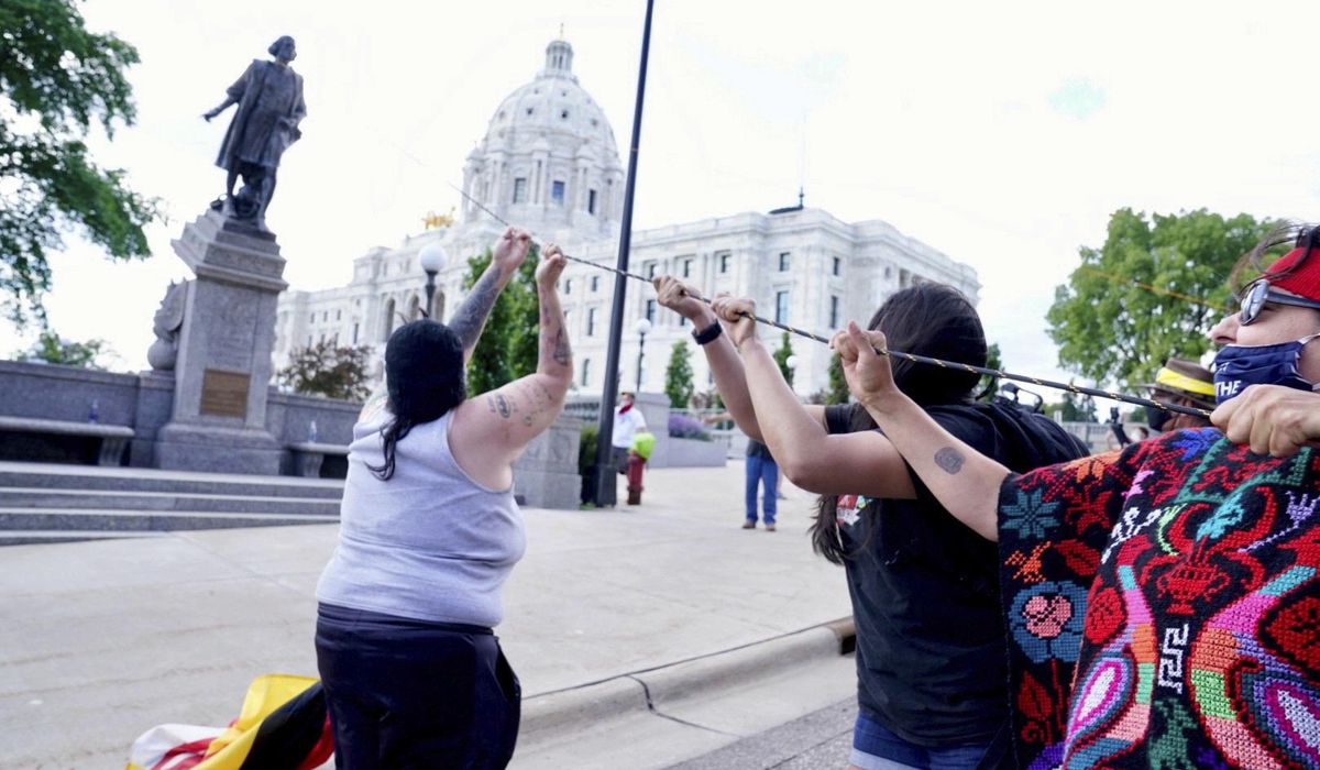 Minnesota protesters pull down Columbus statute at
Capitol 1