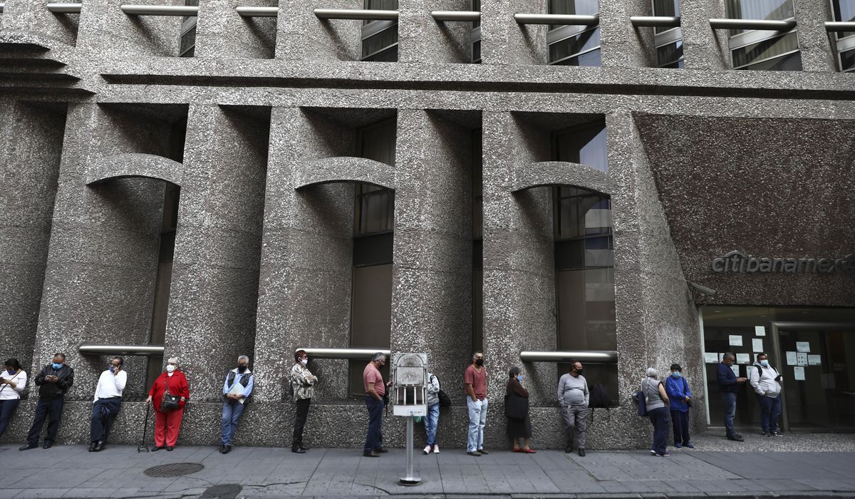 Mexico City begins reopening amid high coronavirus case
load 1