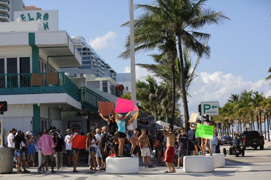 Florida shatters daily record with 3,207 new coronavirus
cases 1