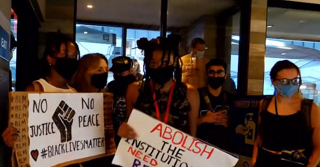 D.C. Protesters Invade Restaurant to Demand Recognition of
BLM 1