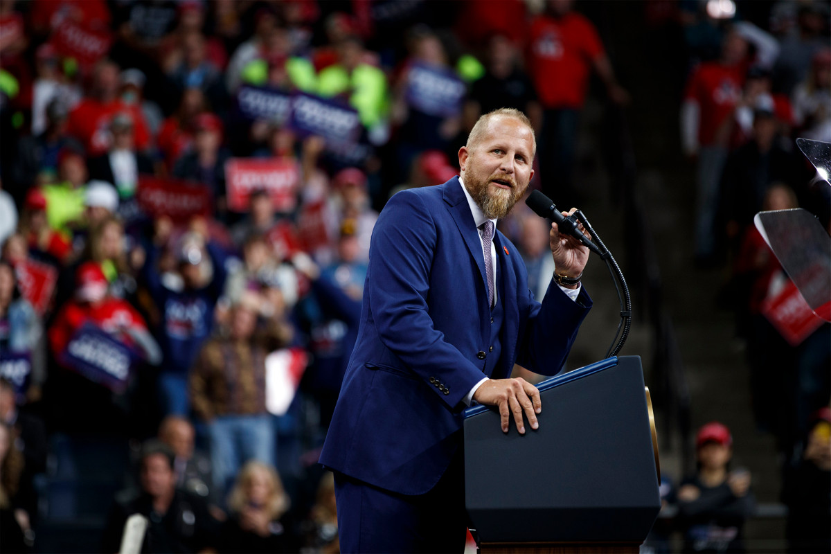 Trump campaign manager shares photos of protesters blocking
entry to Tulsa rally 1