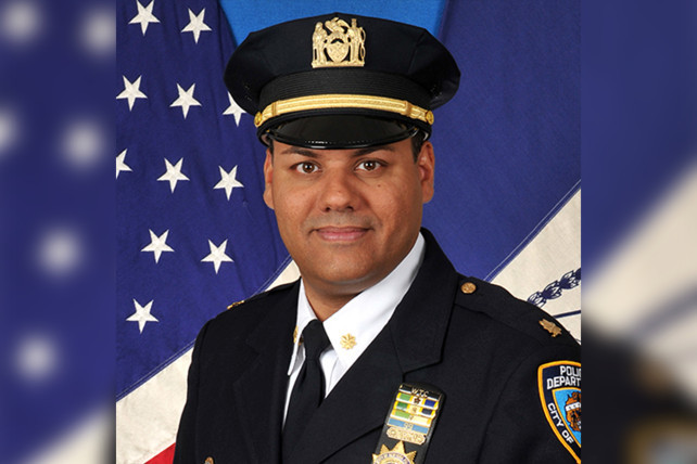 NYPD commander leaves Bronx precinct for last time after
retiring in protest 1