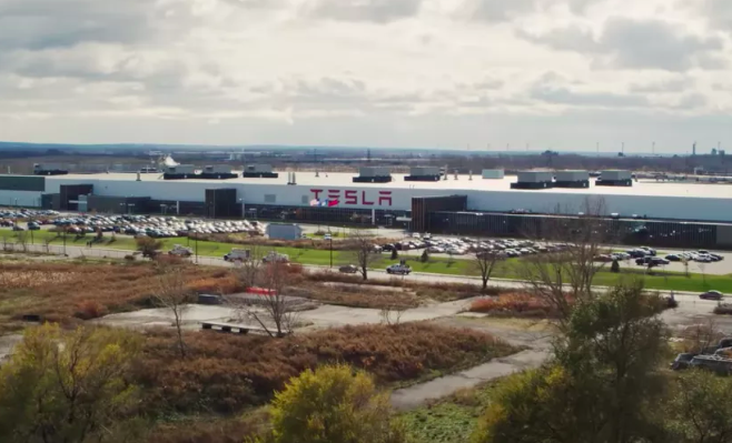 Tesla Worker In Buffalo Tests Positive For COVID-19 After
Factory Re-Opens 1