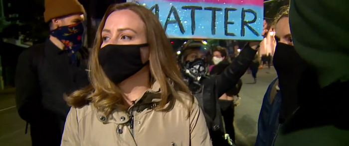 WATCH: Reporter Assailed by Riotous Mob at Seattle’s
CHAZ 1