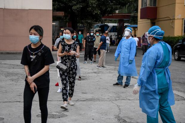 Coronavirus' return to Beijing disrupts life and rattles
nerves 1
