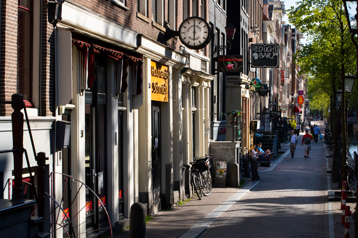 Amsterdam’s red light district set to lift coronavirus
shutdown this week 1