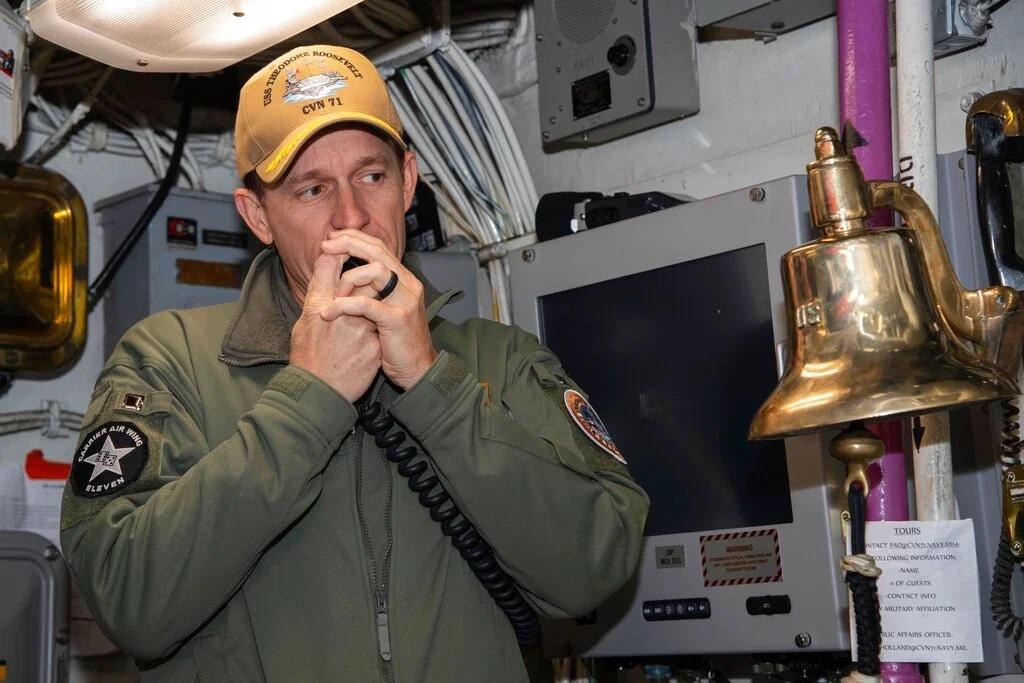Navy Flip-Flops, Won't Reinstate Fired Aircraft Carrier
Captain Who Sounded Alarm Over COVID-19 1