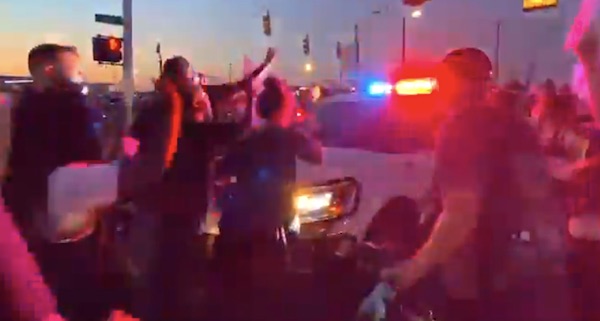 'We went flying off': Police officer drives into crowd as
protesters surround car 1