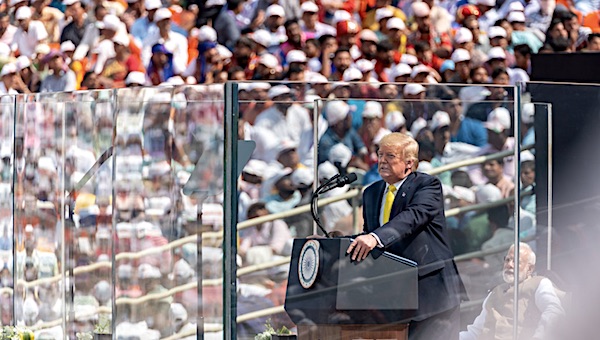 Amid riots and protests, health official sounds pandemic
warning on Trump rally 1