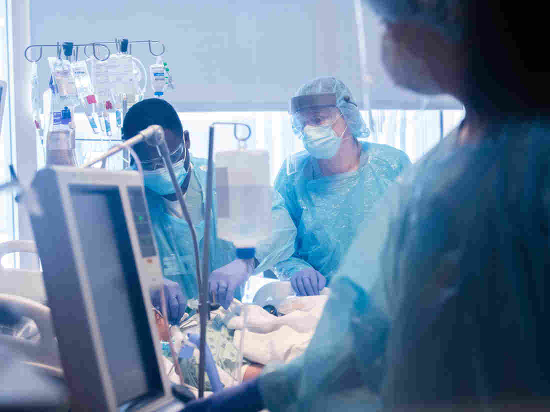 First Known U.S. Lung Transplant For COVID-19 Patient
Performed In Chicago 1