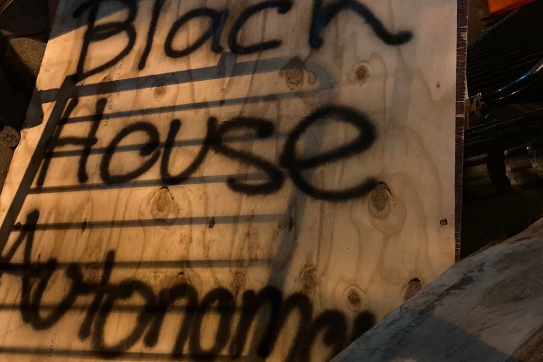 Protesters Try to Establish Autonomous Zone Outside White
House. Police Aren't Having It—for Now. 1