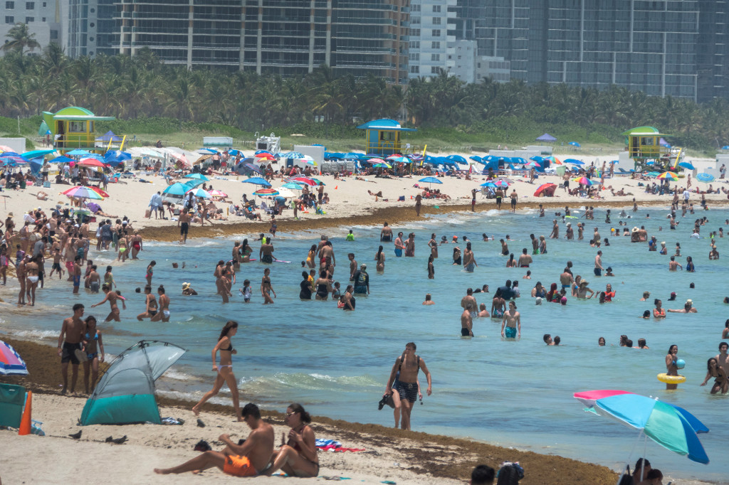 Florida doubles record for daily increase of coronavirus
cases 1
