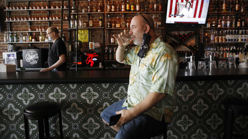 Florida bans bar alcohol consumption as coronavirus
spikes 1