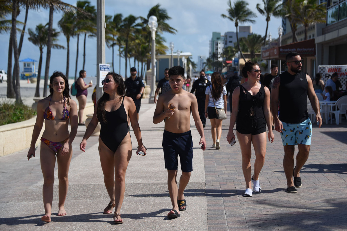 Second wave of coronavirus hits Florida, Texas, Arizona
after reopenings 1