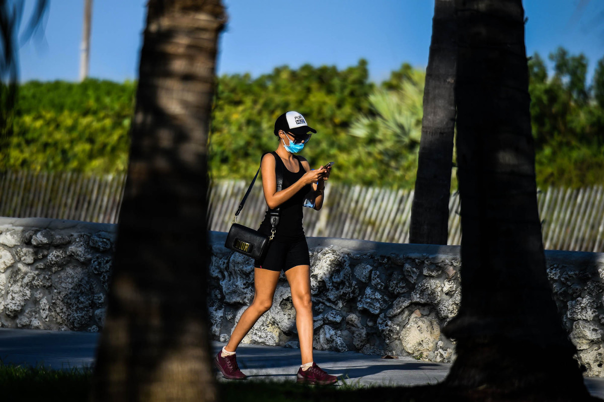 Florida cities make masks mandatory in wake of coronavirus
surge 1