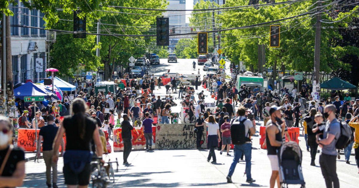 Judge orders Seattle to stop using tear gas at
protests 1