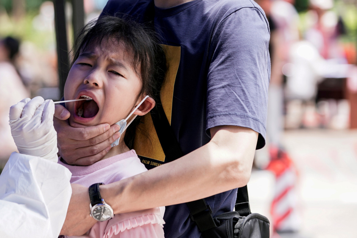 Wuhan tests nearly 10M people, finds 300 coronavirus
infections 1
