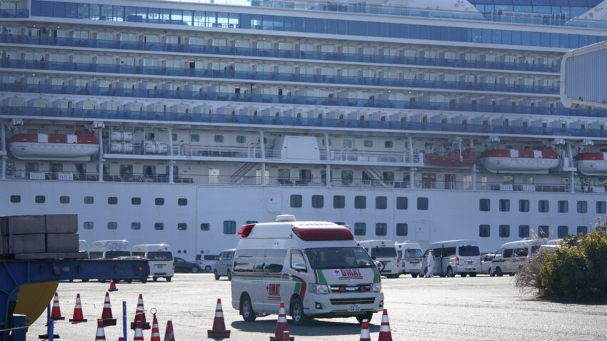 Report: 40,000 cruise ship workers still trapped at sea amid
coronavirus pandemic 1