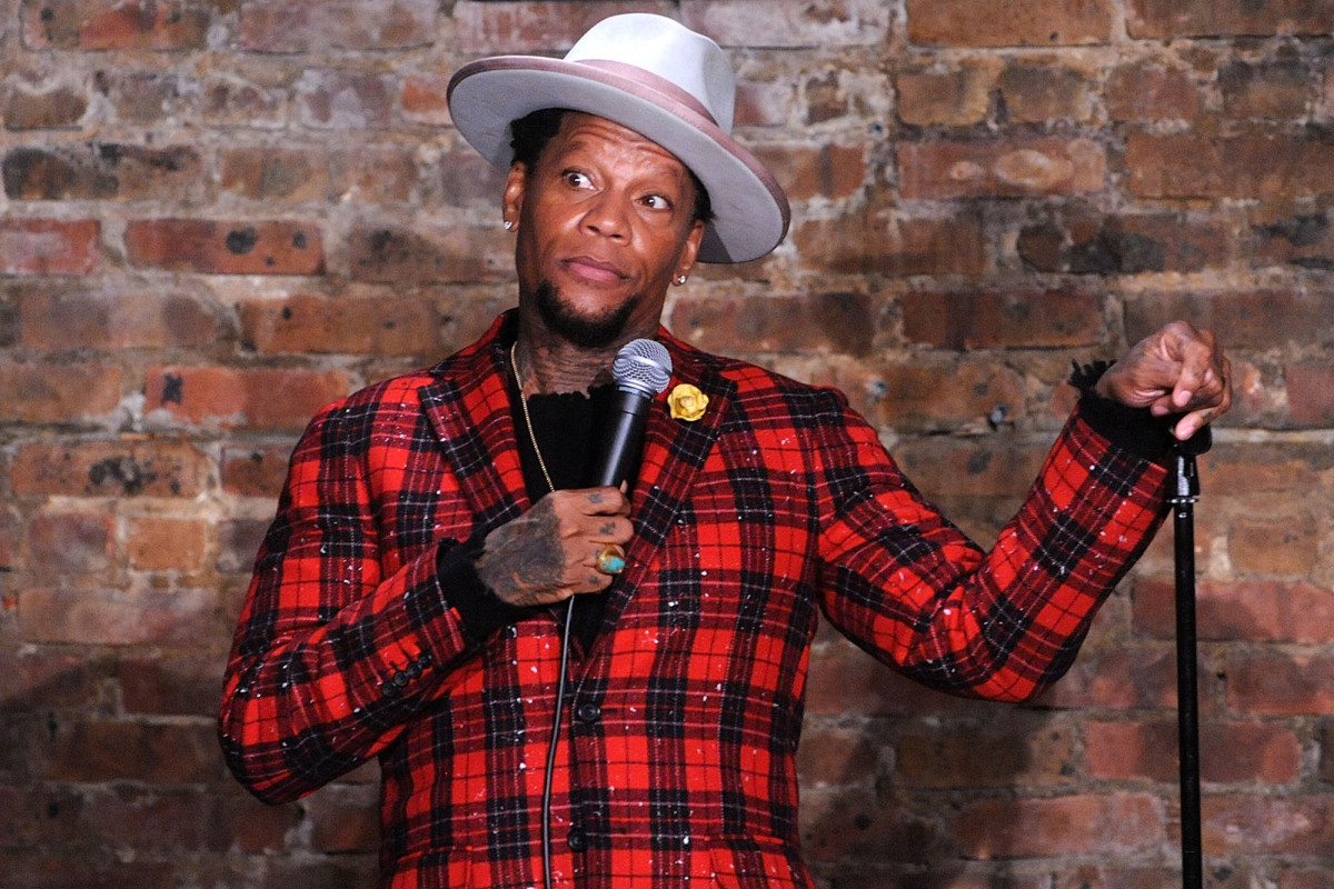 Comedian D.L. Hughley tests positive for coronavirus after
collapse 1