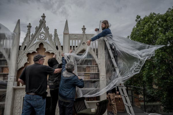 Europe Reopens After Lockdown to the Familiar and
Alien 1