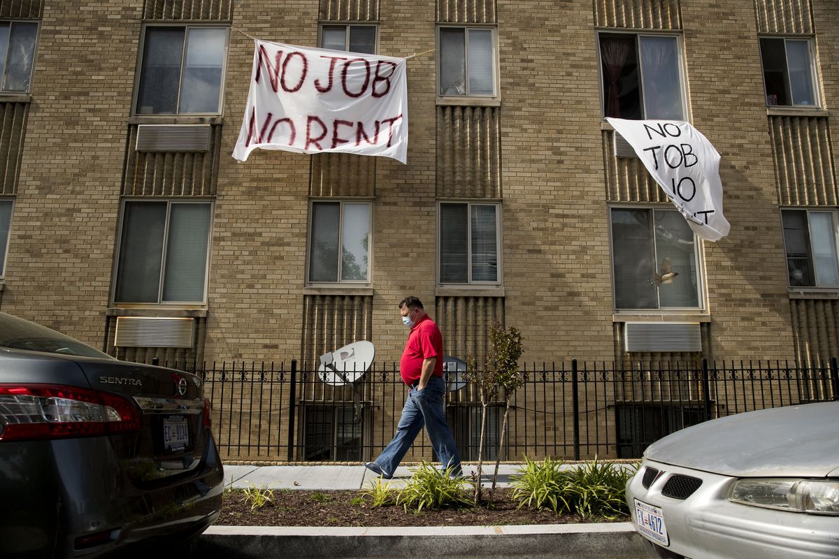 Curbside diploma service for Chicago high schoolers
graduating in the age of COVID-19 (LIVE UPDATES) 1