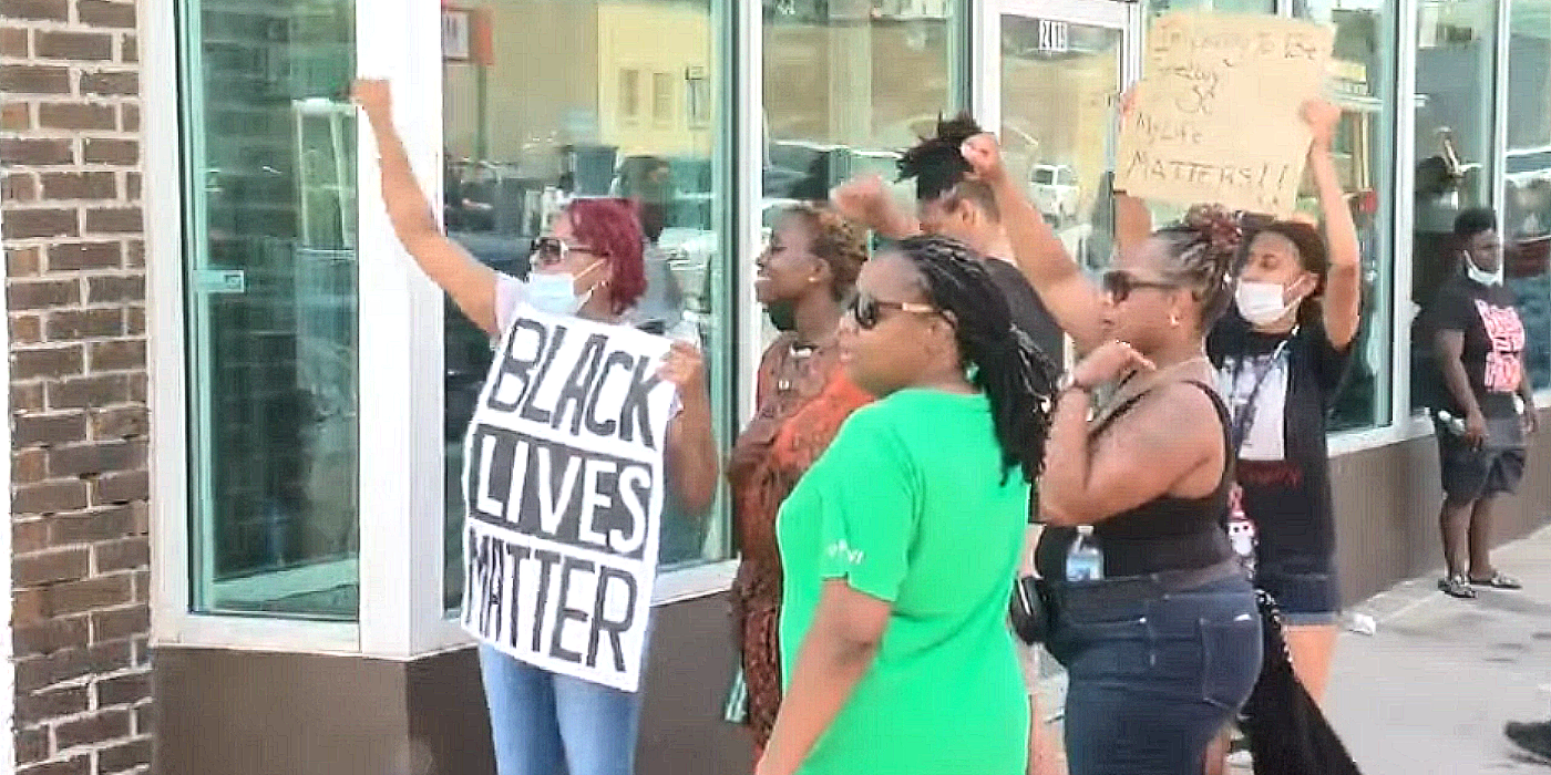 Omaha Mayor Probes BLM Protests After Harassment, Extortion
Force Restaurant to Close 1