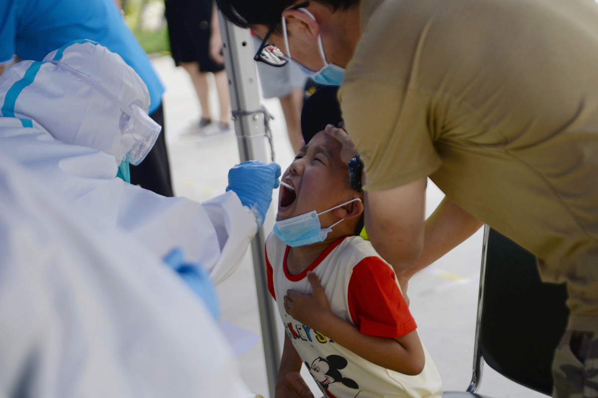 China hopes testing will curb new coronavirus outbreak in
Beijing 1