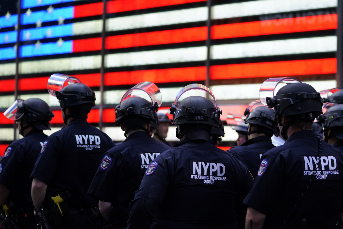 No protesters have been arrested since NYC curfew
lifted 1