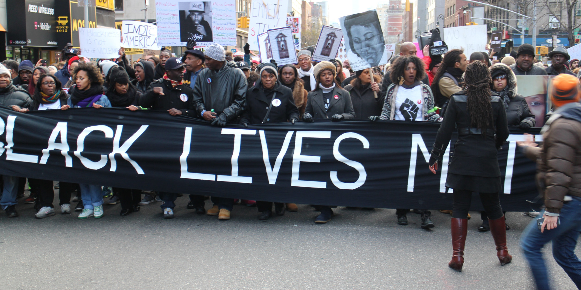 Black Lives Matter terrorists cower after British patriots
vow to protect monuments from desecration 1