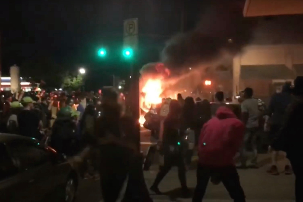 Anti-cop protesters make Portland ‘look like a war zone’
with fires, looting 1