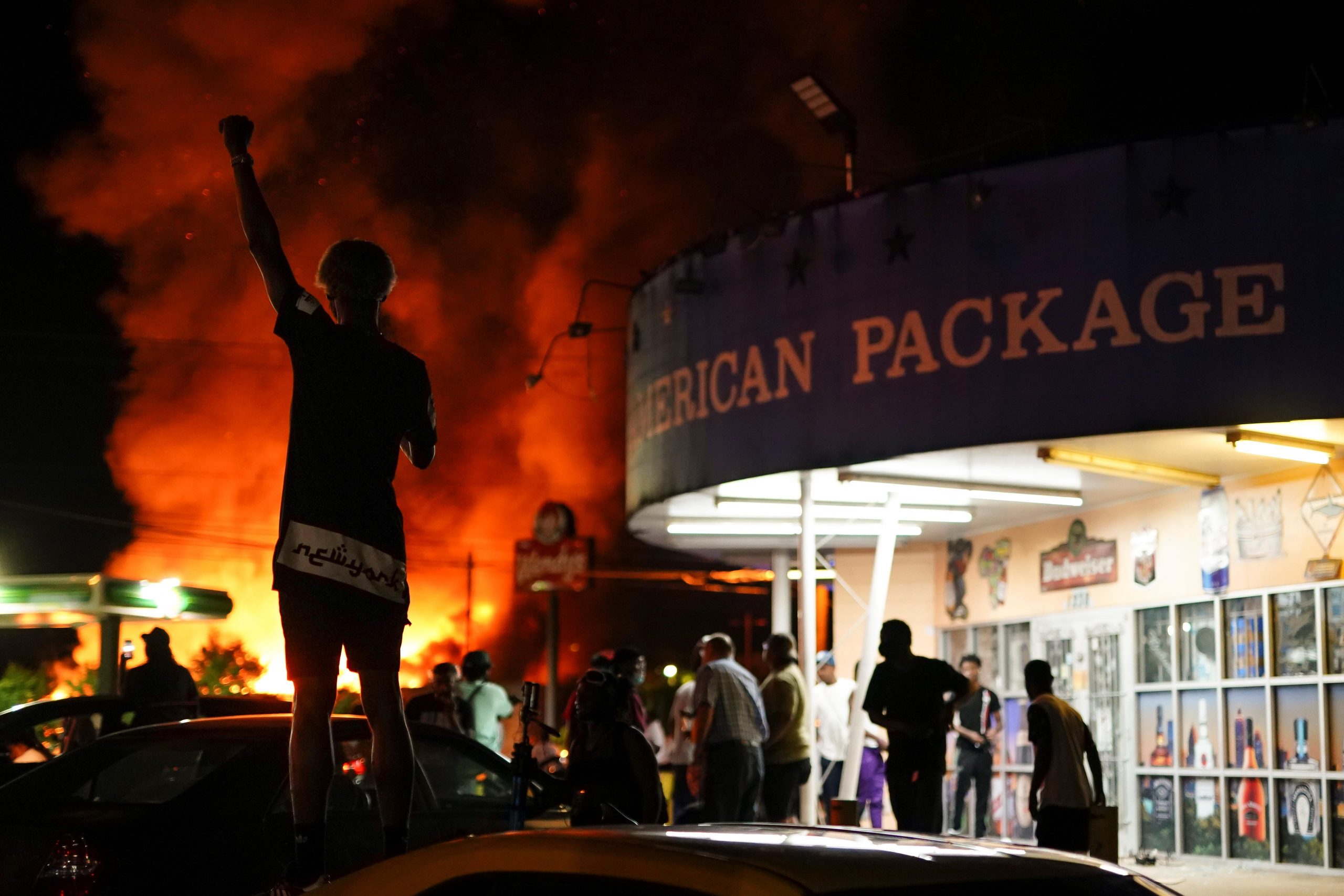 Protesters burn down Wendy's in Atlanta after police
shooting 1