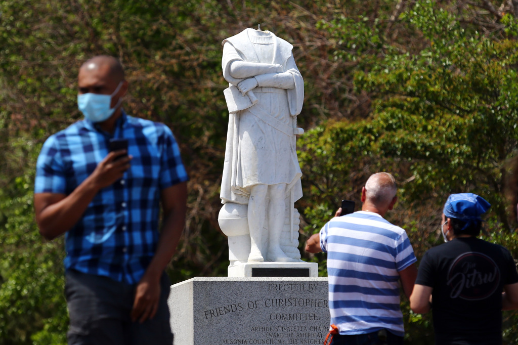 Christopher Columbus statues draw protesters’
attention 1