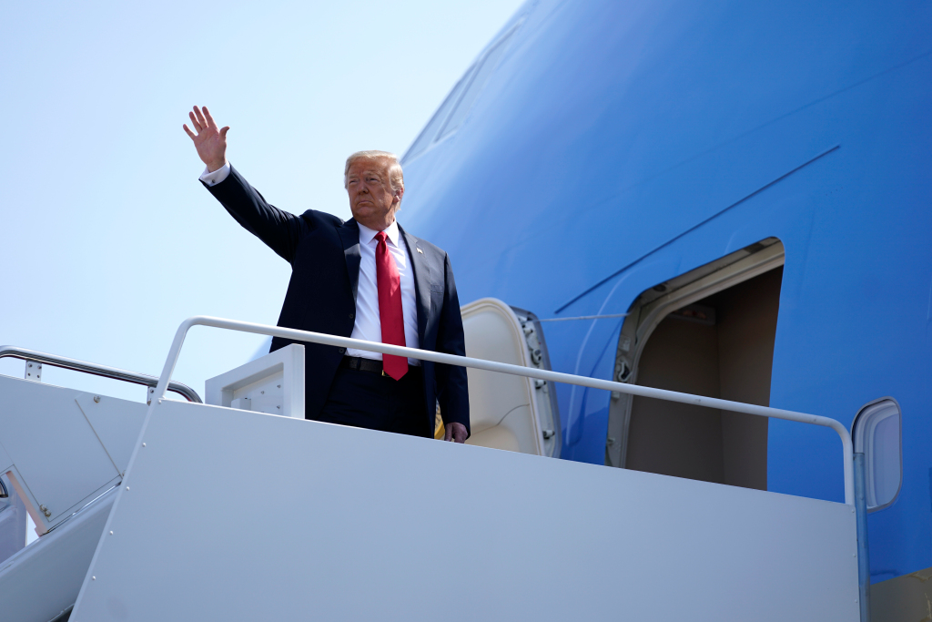 Trump visits Arizona as coronavirus infections spike 1
