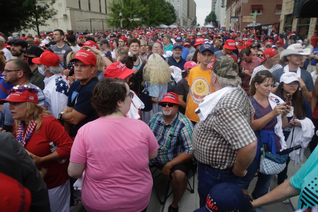 Six members of Trump campaign team positive for
COVID-19 1