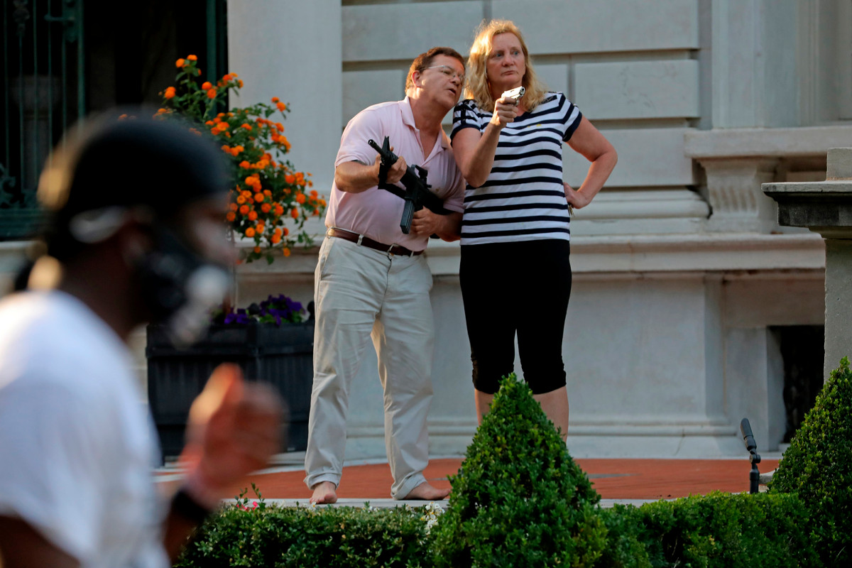Rifle-wielding St. Louis lawyer breaks silence after
incident with protesters 1