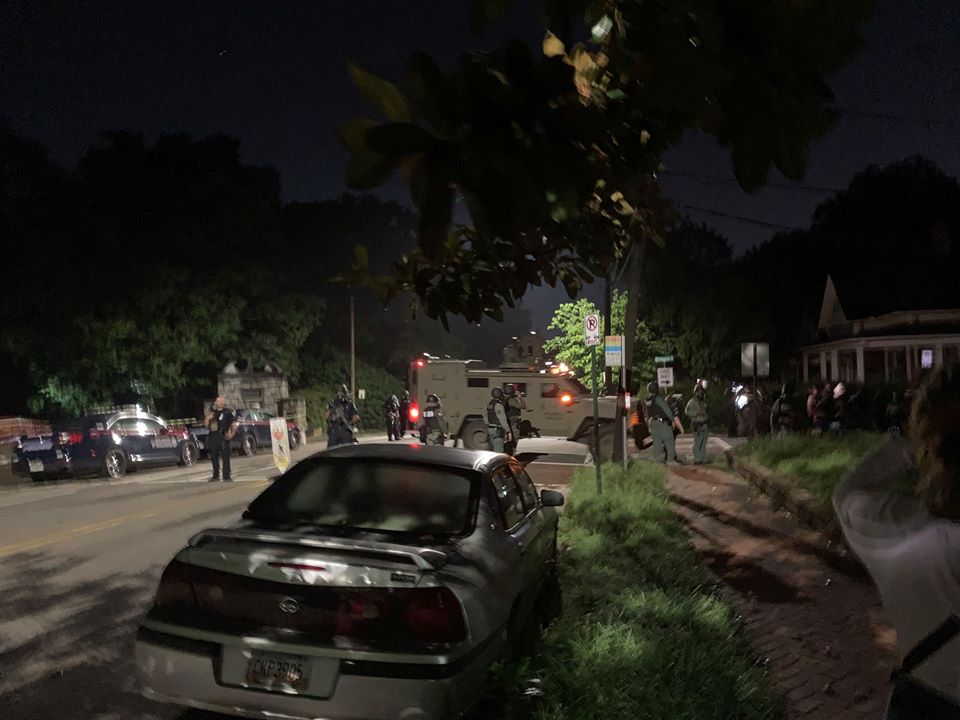 Grant Park neighborhood condemns weaponry, tactics used to
disperse protesters 1