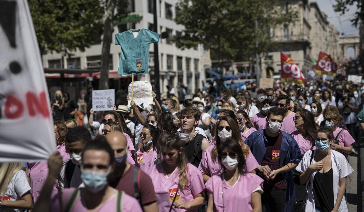 Protesting French hospital workers demand better pay 1
