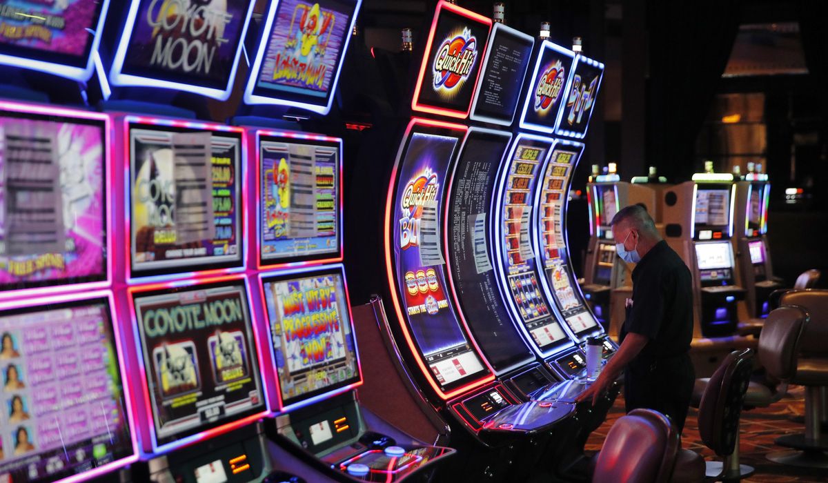 Las Vegas reopening from coronavirus casino closure 1