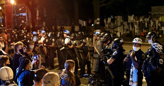 D.C. Protesters Clash with Police, Reporters Ordered to
Leave White House 1