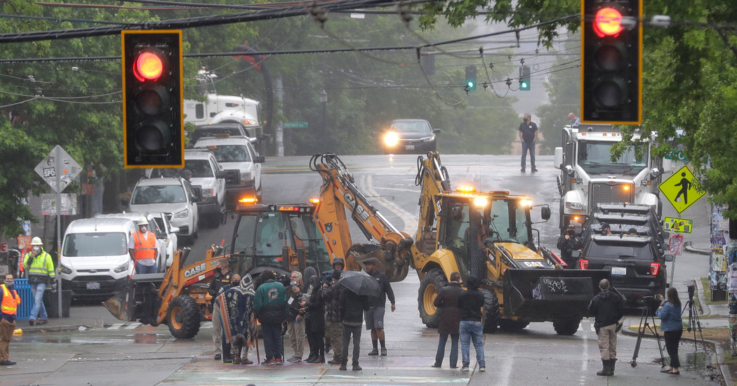 Police Are Clearing Seattle’s Protest ‘Autonomous
Zone’ 1
